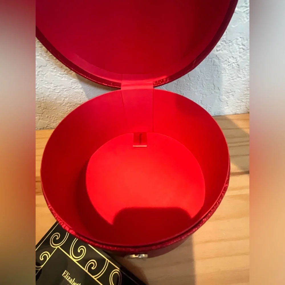 Elizabeth Arden Holiday Gift Set Case & Night & Day (2) Eyeshadow Pallets NEW